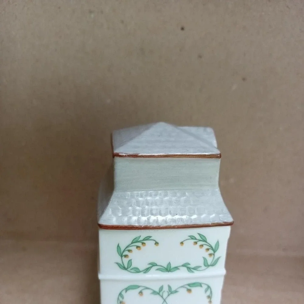vintage 1989 lenox spice village NUTMEG house spice box